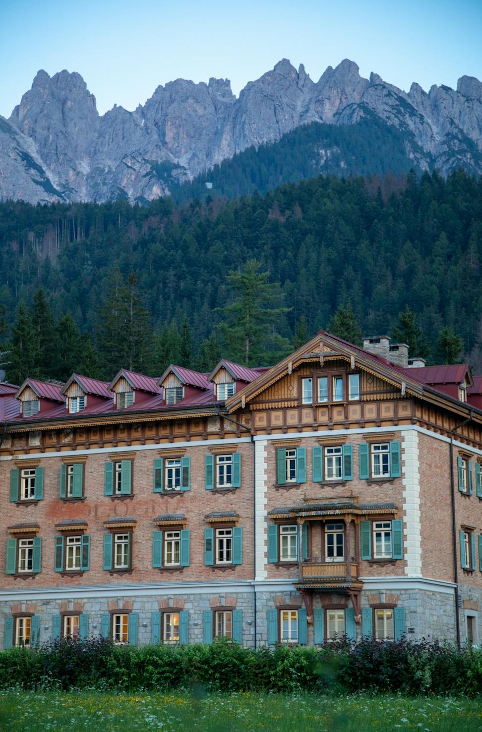 Ignarion Crest Lobby